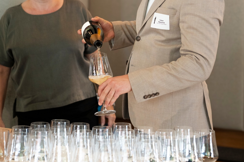 SCHULUNGEN FÜR GASTRONOMIEPERSONAL SCHULUNGEN FÜR GASTRONOMIEPERSONAL