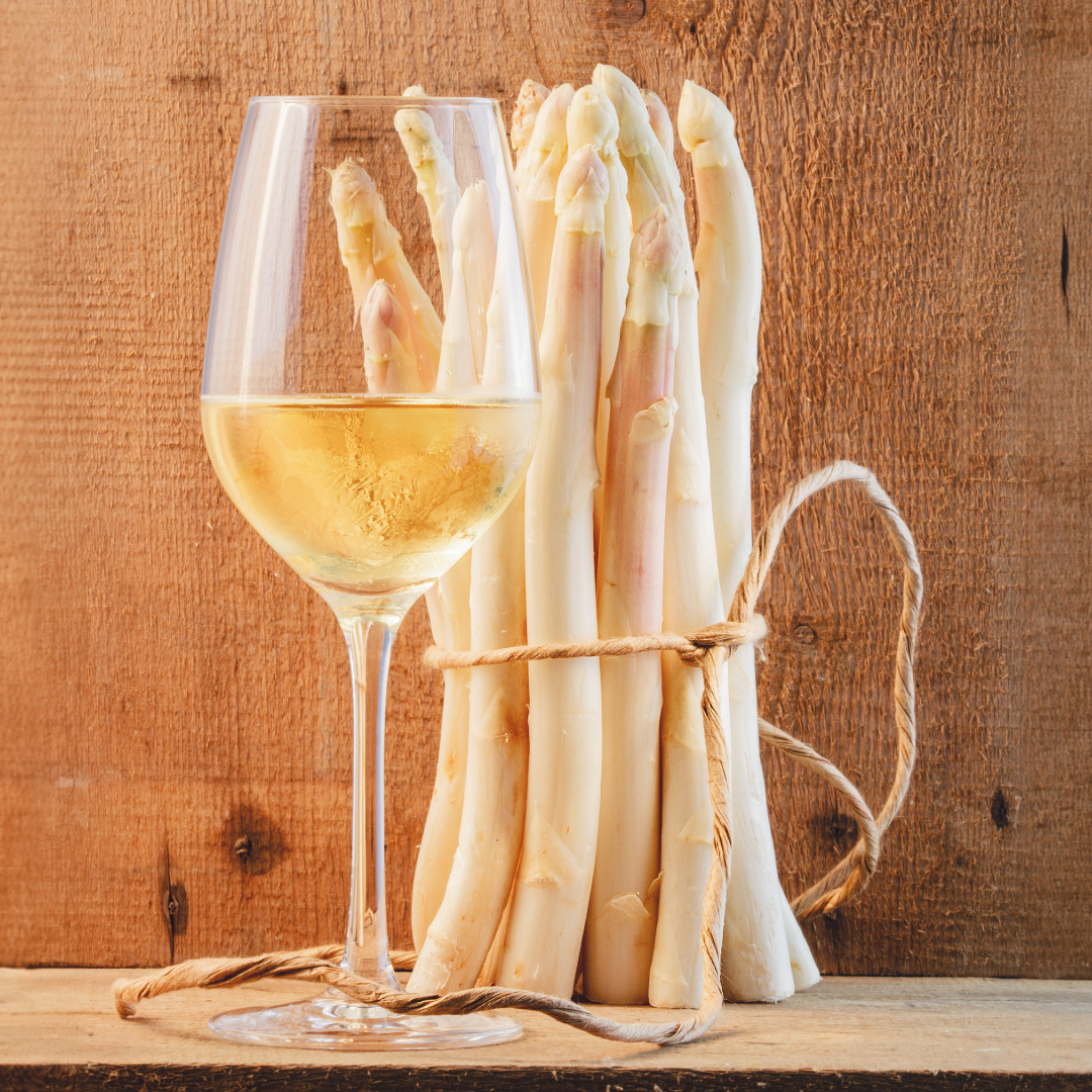 Weißwein und Spargel